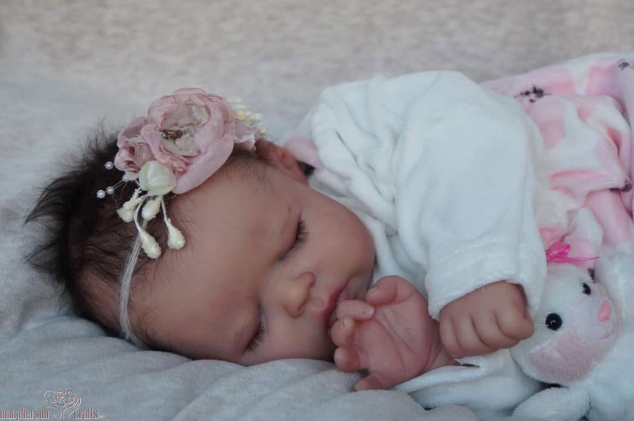 Etta by Sienna Kuhlstrom Ahlgren