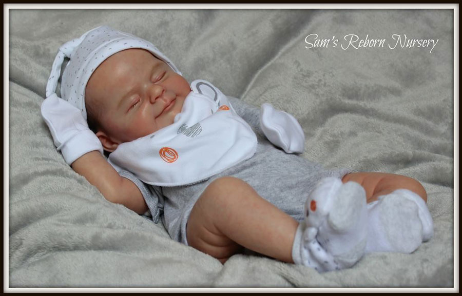 微笑み寝顔の赤ちゃん リボーンドール-